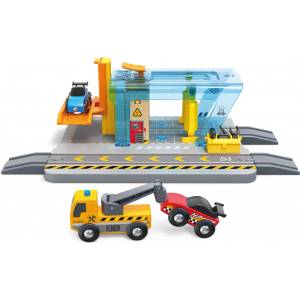 Hape Игрален комплект Hape - Железопътен сервиз (H3879)