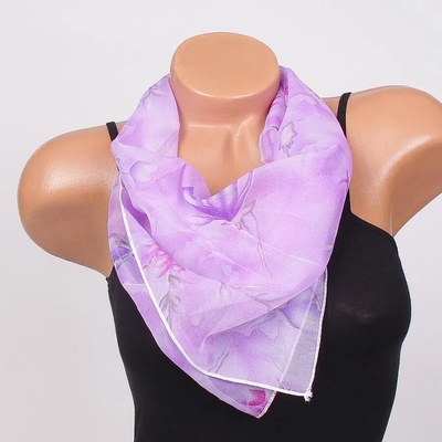 Стилно фишу в лилаво с цветя