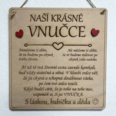 Dekorace z Česka Dřevěná cedulka pro vnučku Nápis: Od babičky a dědy