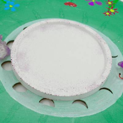 Podložka pod svíčku z nehořlavého materiálu
