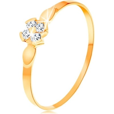 Šperky Eshop Prsten ve žlutém zlatě květ ze čtyř čirých zirkonů lesklé lístky S3GG157.48