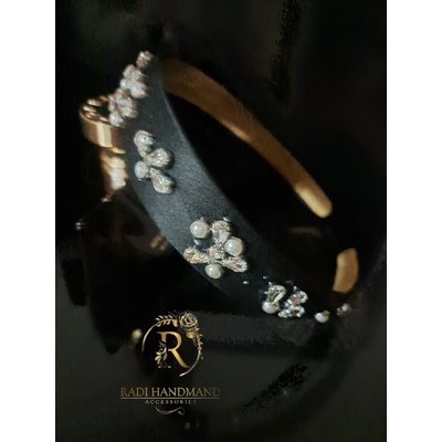 Radi handmade Черна диадема с бели перли и камъни (953)
