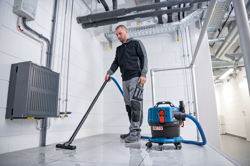 Bosch GAS 18V-12 MC Professional 0.601.9K2.000 od 10 310 Kč