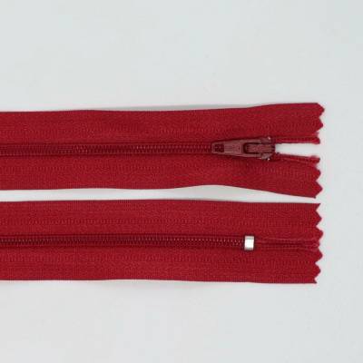 Spirálový zip, šíře 3 mm, délka 65 cm, tmavě červená