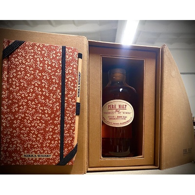 Nikka Pure Malt Red 43% 0,5 l (darčekové balenie zápisník)