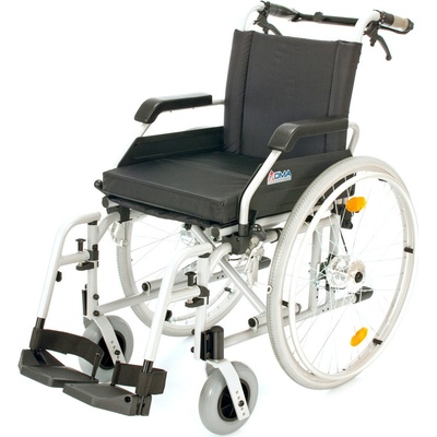 Invalidní vozík s brzdami 108-23 šířka sedu 46 cm