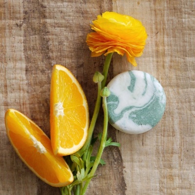 Ponio tuhý šampon kopřivový Pomeranč a eukalyptus 60 g