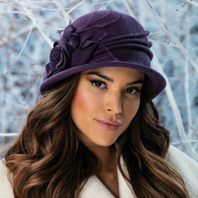 Krumlovanka dámský zimní klobouk Woolmark s květem W-0889/472 fialový