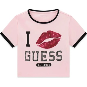GUESS Къса тениска в розов цвят "I Kiss Guess" за момиче с черни детайли и кристали