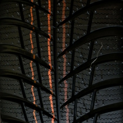 Bridgestone Blizzak LM001 165/70 R14 81T