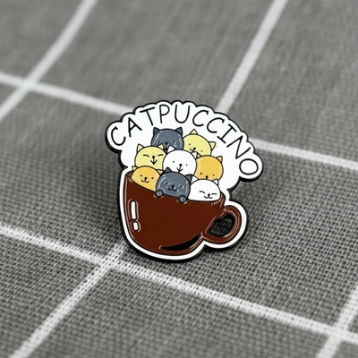 Pinarna Catpuccino Kočiccino hnědý hrneček plný kočiček
