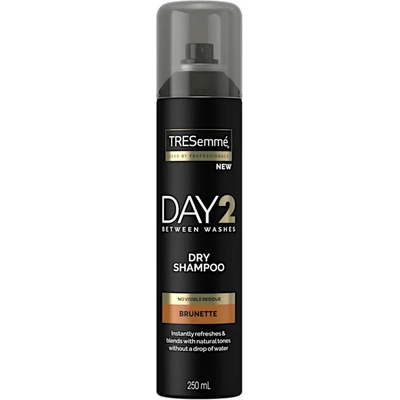 TRESemmé Day 2 Brunette suchý šampón pre hnedé odtiene vlasov 250 ml