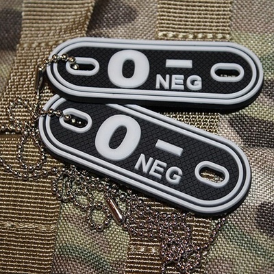 JACKETS TO GO Známky krevní skupina 0 NEG ČERNÁ plast