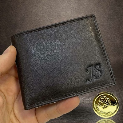 Tak tu chceš! monogram v ceně. Kožená peněženka SLIM v hnědém odstínu ražba monogram u A Okrasně Monotype Cors.