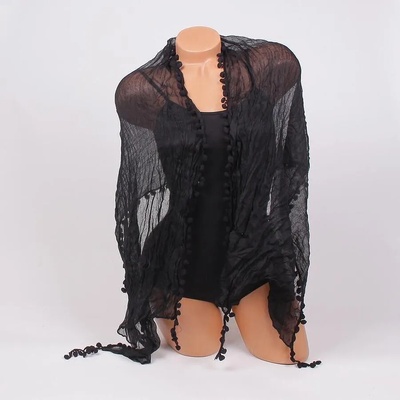 Фин дамски шал в черно с топчета