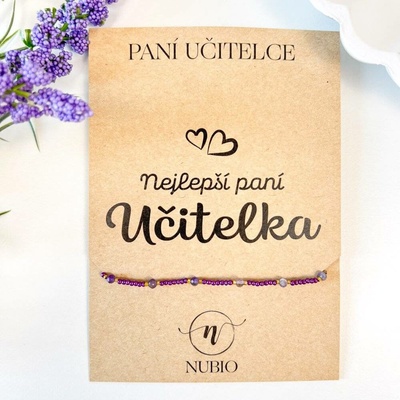 NUBIO Dárková karta pro paní učitelku se šnůrkovým náramkem s ametystem a skleněnými korálky