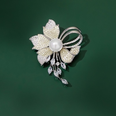 Éternelle brož s říční perlou a zirkony Jasmín květina B2303-XH2582A-1 zlatá