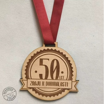 Dřevěná medaile 50 let – Zboží Mobilmania