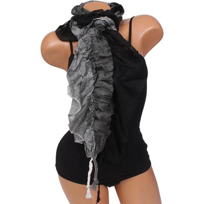 Ефектен дамски шал в бяло и черно