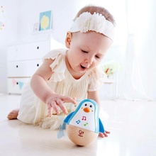 Hape hračka pro batolata Balanční tučňák se zvuky