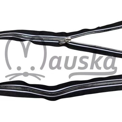 Zip kostěný bundový 5mm dělitelný délka 80 cm - ČERNÝ S BÍLÝM LEMOVÁNÍM SE STŘÍBRNÝMI ZOUBKY A OZDOBNÝM TAHÁČKEM