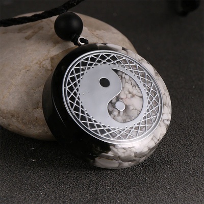 BudNej Amulet životní síla a rovnováha z howlitu a turmalínu MN6020
