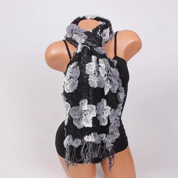 Image 1 of Черен шал с ефектни цветя в сиво и бяло