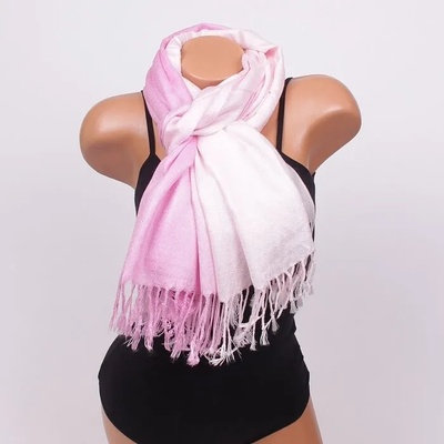 Нежен дамски шал в преливащи розови нюанси