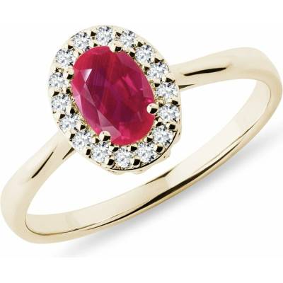 Klenota Zlatý prsteň s oválnym rubínom a diamantmi k0185153