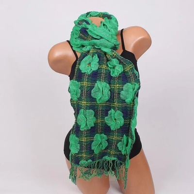 Ефектен шал с кариран десен в зелено и жълто с цветя