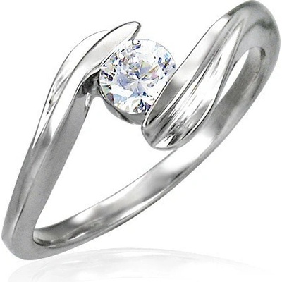 Šperky eshop Snubní prsten se zirkonem uchyceným mezi konci prstenu D2.10