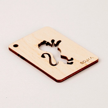 SOJKA Dřevěná vůně do auta - Lev obrys