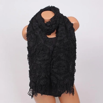 Стилен черен шал с релефни цветя