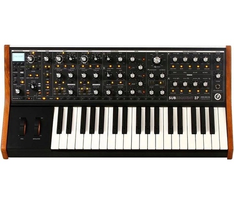 Moog SUB 37