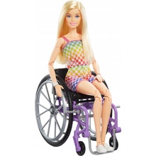 Mattel Barbie Modelka 193 na invalidním vozíku v kostkovaném overalu