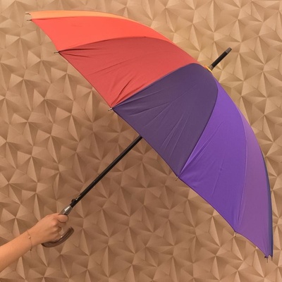 Deštník vícebarevný s hnědou rukojetí