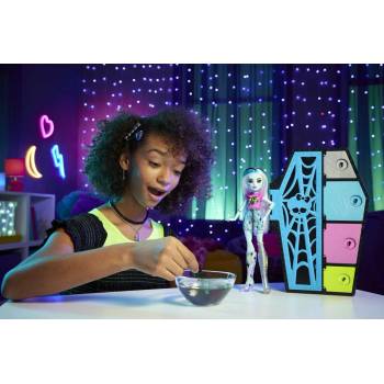 Mattel Panenka Monster High Frankie a skříňka