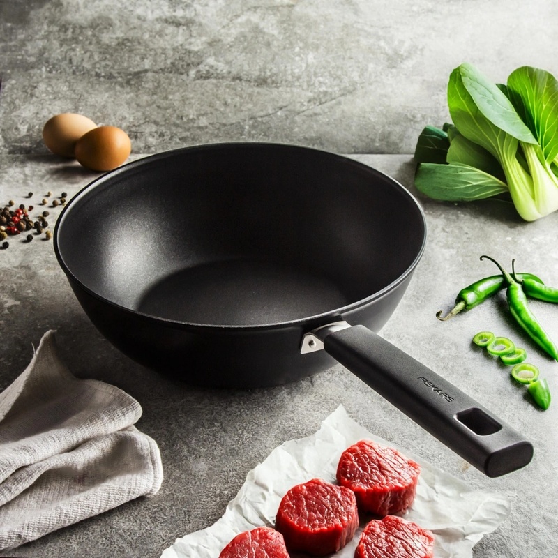 Wok Antiaderente Fiskars Hard Face 28 Cm, Rivestimento Ceramico, Per Cotture Ad Alta Temperatura