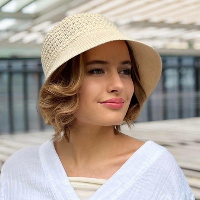 Dámský letní háčkovaný klobouk Krumlovanka Cloche přízový P-3231 světle béžový