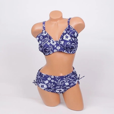 Бански в тъмносиньо с бели цветя - чашка d