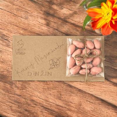 Nutworld Dárková ořechová kazetka Mandle v jahodovém jogurtu k MDŽ 50 g