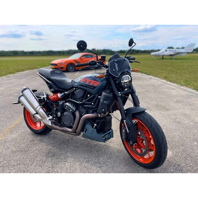 Tandemová jazda na letisku na motorke INDIAN FTR 1200