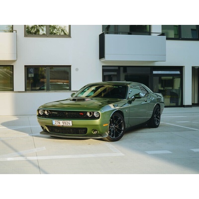 Jazda na Dodge Challenger HEMI V8 po okreskách