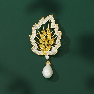 Éternelle brož Swarovski Elements Reneé B2218 zlatá