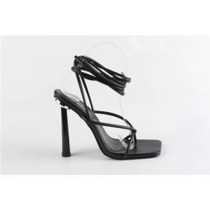 Chic Сандали Chic Women's Square Toe Strappy Flat Sandal - Black