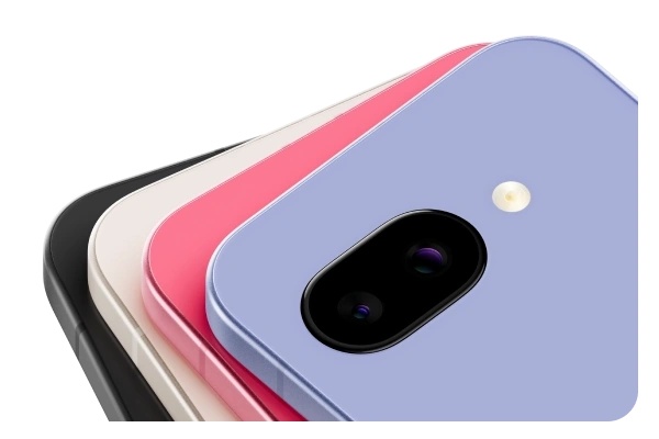 Detail čtyř barevných provedení Google Pixel 9a