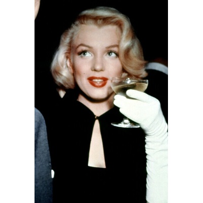 BRIDGEMAN IMAGES Plagát, Obraz - Marilyn Monroe with a glass of champagne, 1955, 26.7 × 40 cm