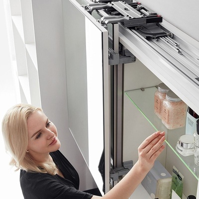 Cemux In Line skříňové naložené dveře v jedné rovině 1150-1750mm,v.1000mm, 20 kg s tlumením – Sleviste.cz