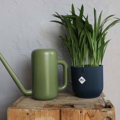 Pilea Plastová konev zelená 1,8 litru