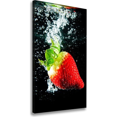 Vertikálny foto obraz na plátne Jahoda pod vodou 50x100 cm